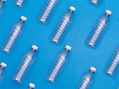 Peut-on remplir plusieurs fois la même bouteille en plastique sans danger ?