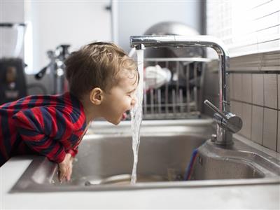 Pandémie : quelles conséquences sur l'eau du robinet ?